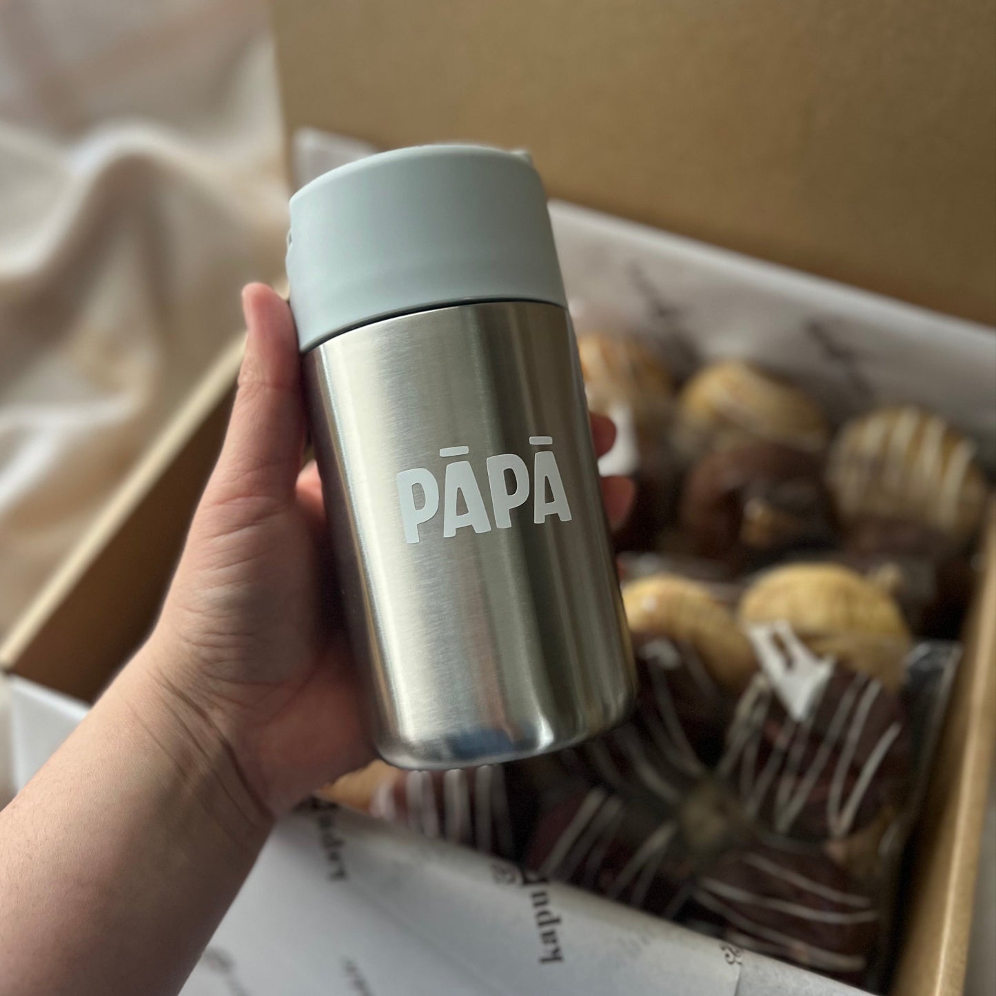 Travel Kapu & 24x Cookies Gift Set